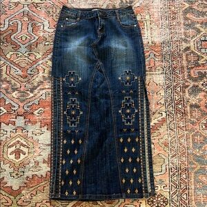 Stetson embroidered western denim skirt with side slits, women’s size 2, NWOT